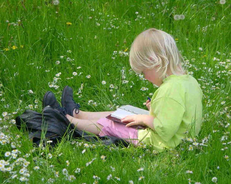 Lesendes Kind Lesendes Kind